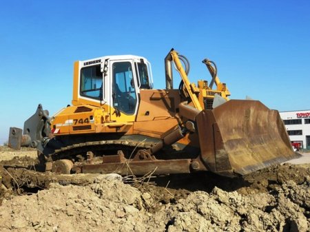 LIEBHERR R744